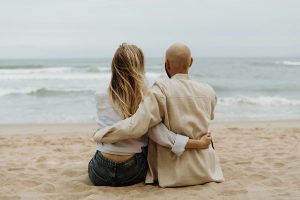 Un couple sur une plage